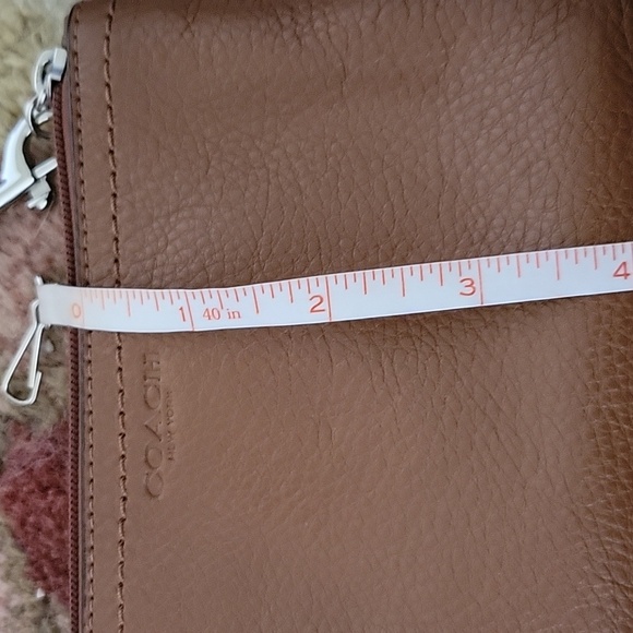 COACH LEATHER WRISTLET - Picture 9 of 9